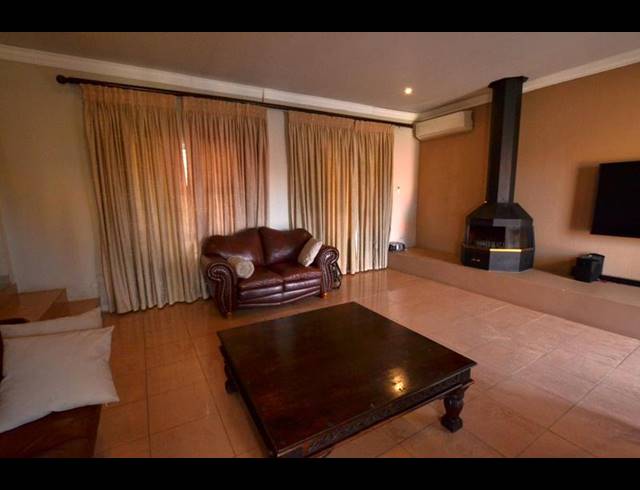 5 BEDROOM HOUSE FOR SALE IN HEUWELOORD